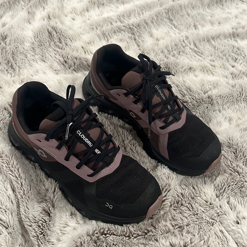 On Cloud On Running shoes